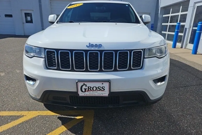 2017 Jeep Grand Cherokee Laredo photo 1