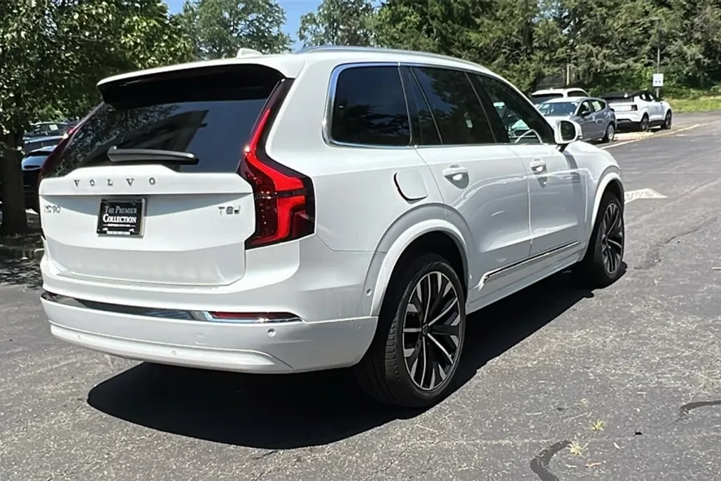 2026 Volvo XC90 T8 Plus photo 1