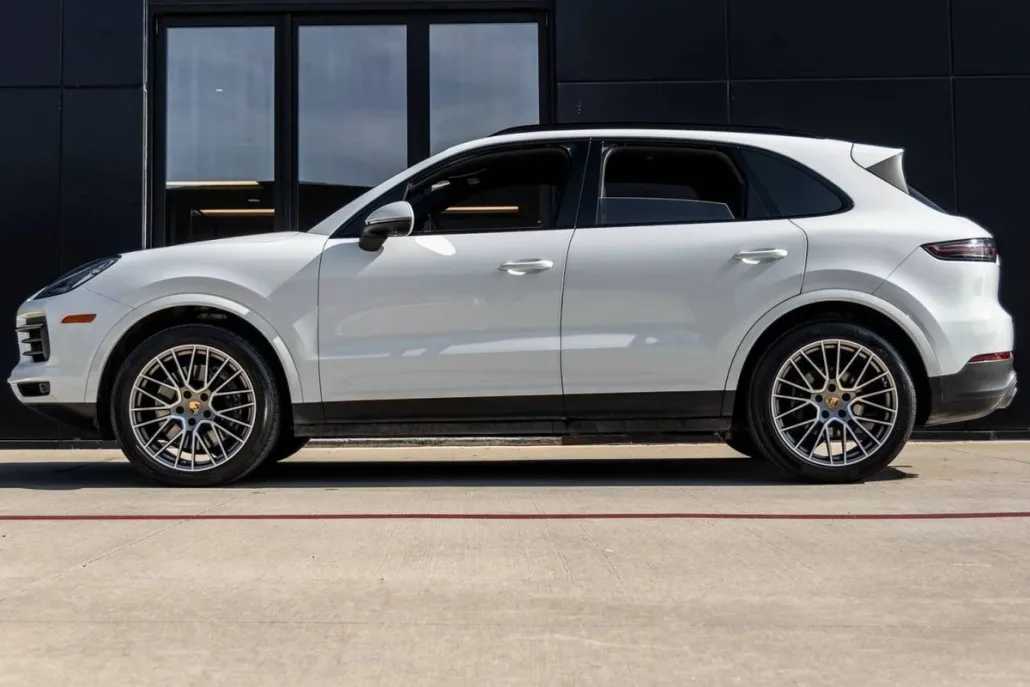 2023 Porsche Cayenne Platinum Edition photo 1