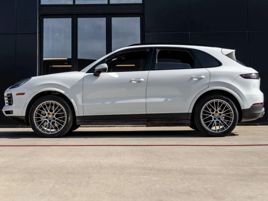 2023 Porsche Cayenne Platinum Edition photo 1