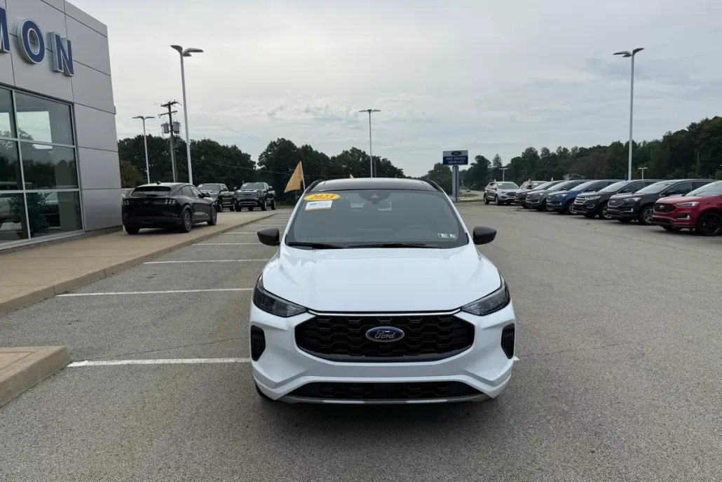 2023 Ford Escape ST-Line photo 1