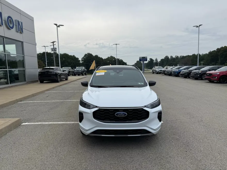 2023 Ford Escape ST-Line photo 1