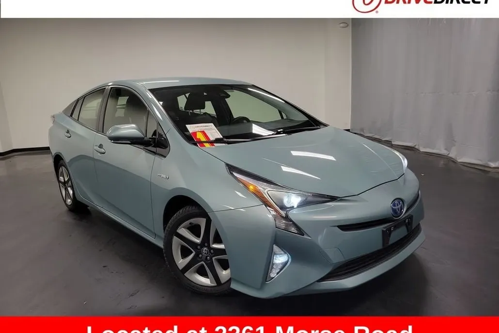 2017 Toyota Prius Three Touring photo 1