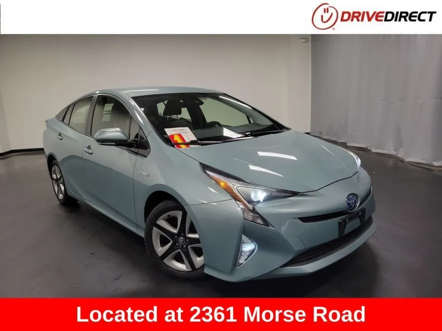 2017 Toyota Prius Three Touring photo 1