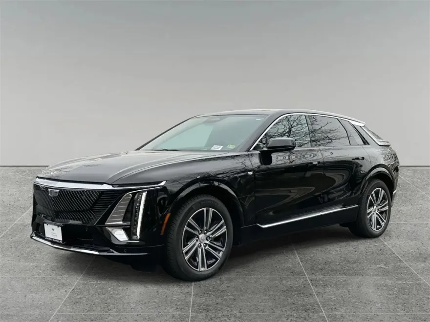 2024 Cadillac Lyriq Luxury photo 1