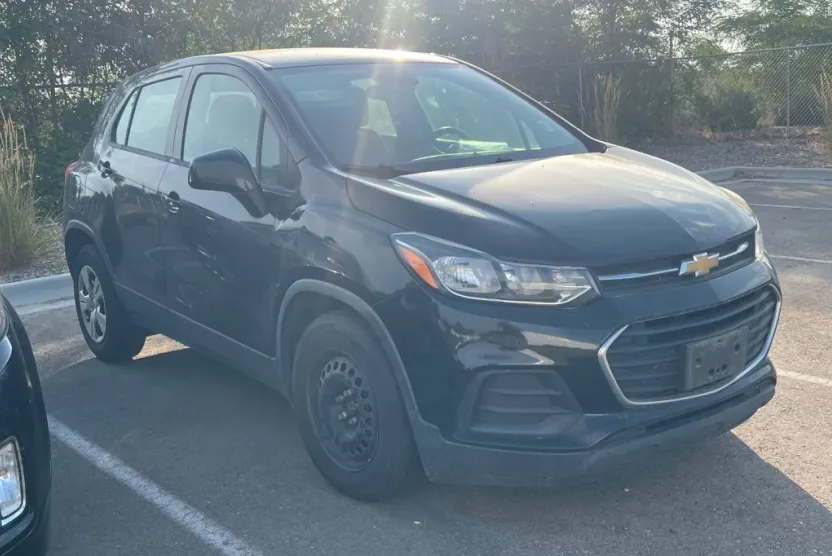 2017 Chevrolet Trax LS photo 1