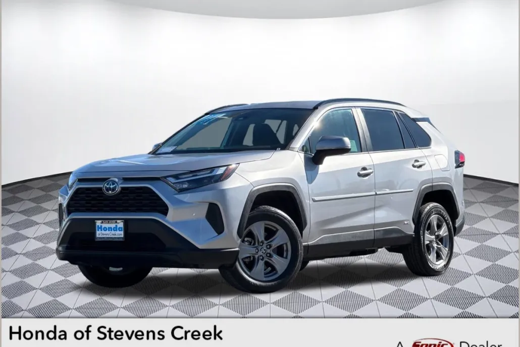2023 Toyota RAV4 Hybrid LE photo 1
