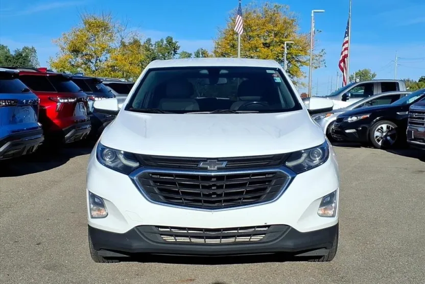 2019 Chevrolet Equinox LT photo 1