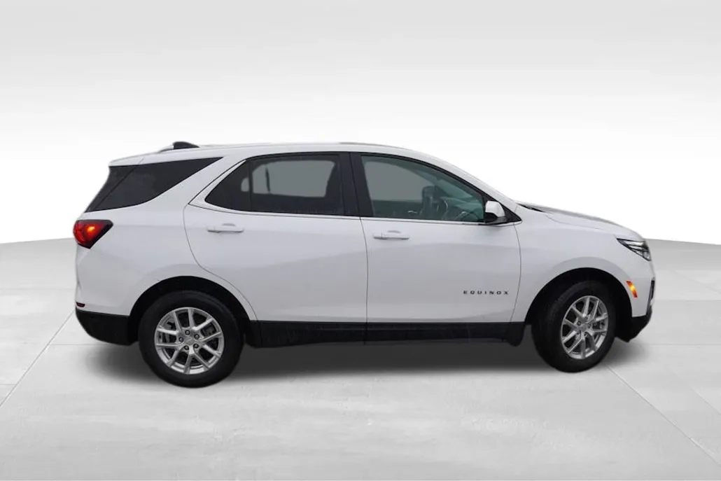 2022 Chevrolet Equinox LT photo 1