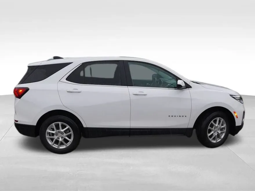 2022 Chevrolet Equinox LT photo 1