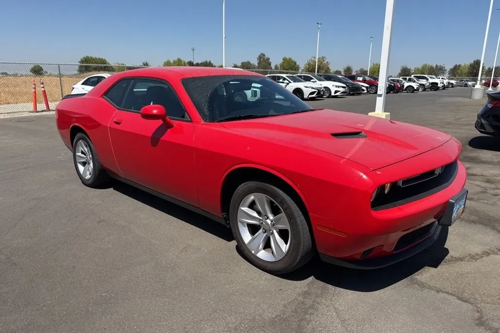 2023 Dodge Challenger SXT photo 1