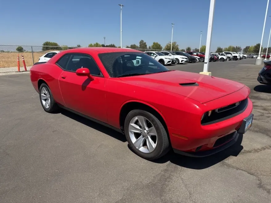 2023 Dodge Challenger SXT photo 1