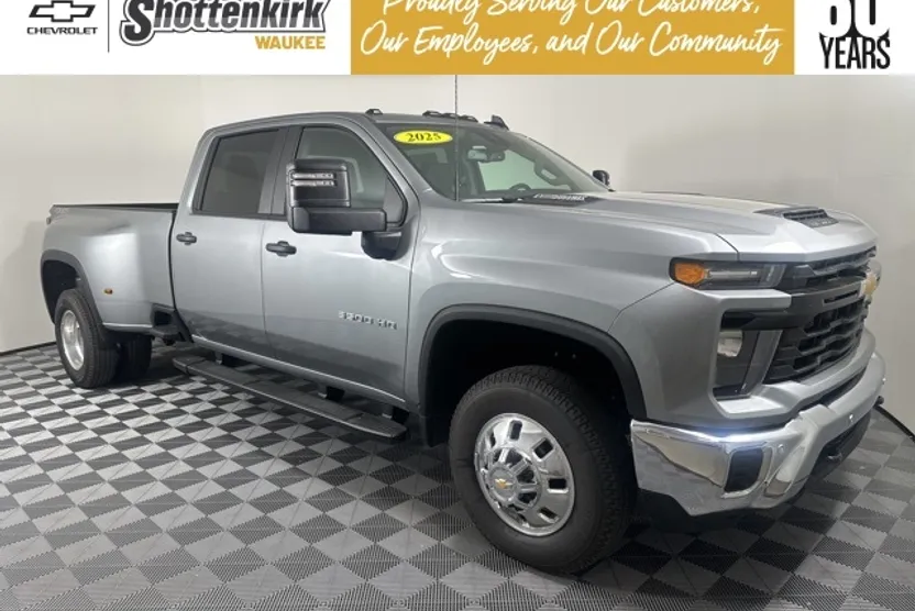 2025 Chevrolet Silverado 3500HD Work Truck photo 1