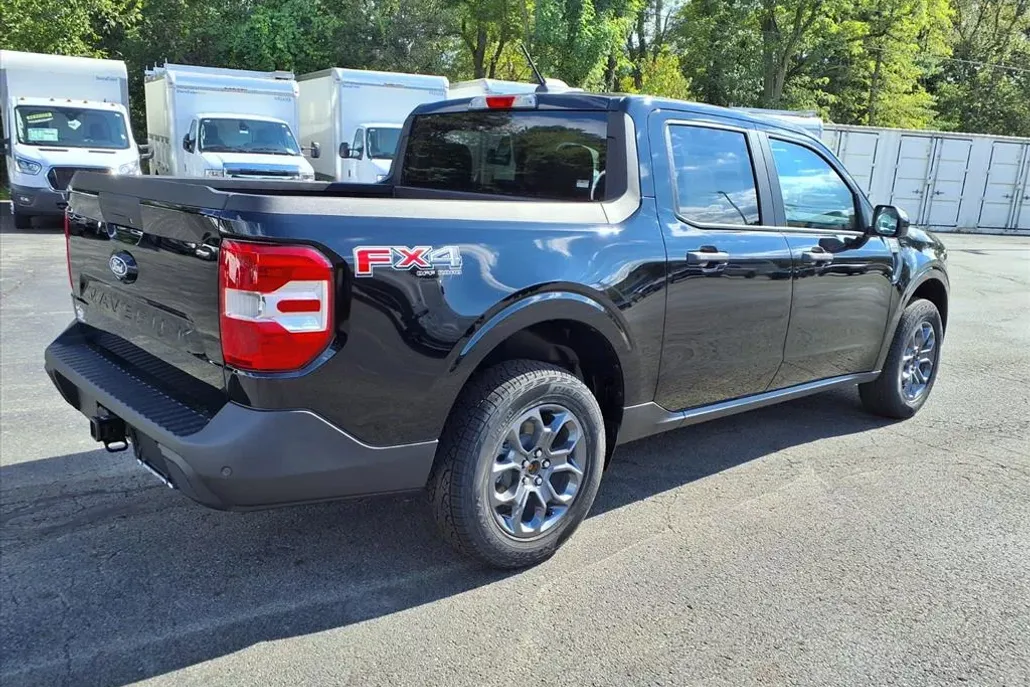 2025 Ford Maverick XLT photo 1