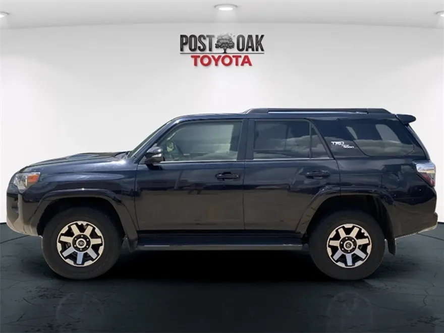 2023 Toyota 4Runner TRD Off-Road Premium photo 1