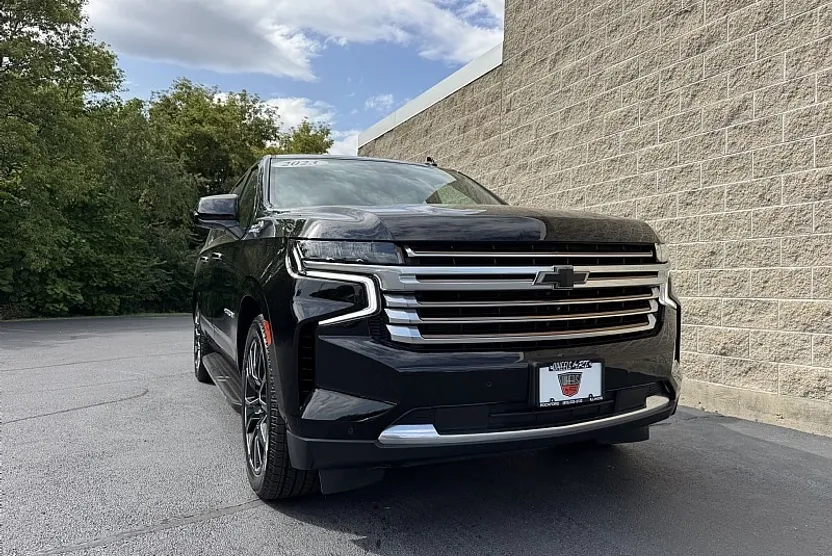 2023 Chevrolet Suburban High Country photo 1