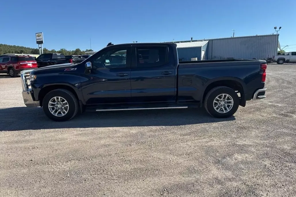 2021 Chevrolet Silverado 1500 LT photo 1