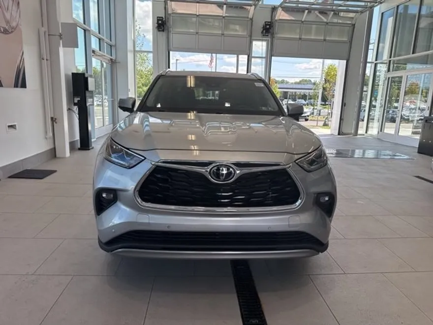 2023 Toyota Highlander Platinum photo 1