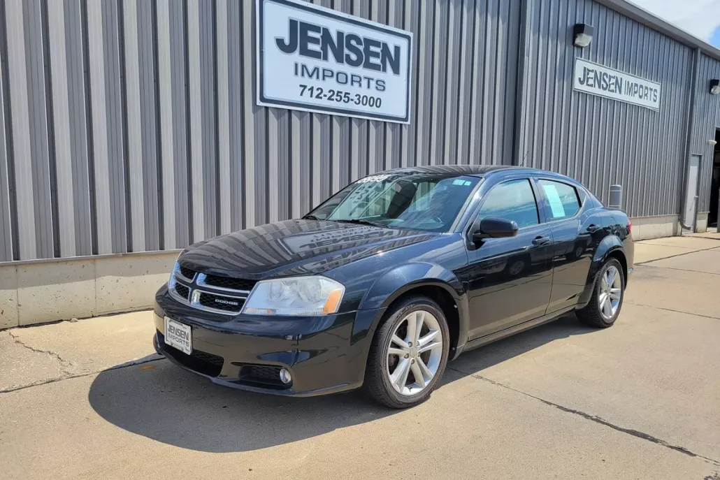 2011 Dodge Avenger Lux photo 1