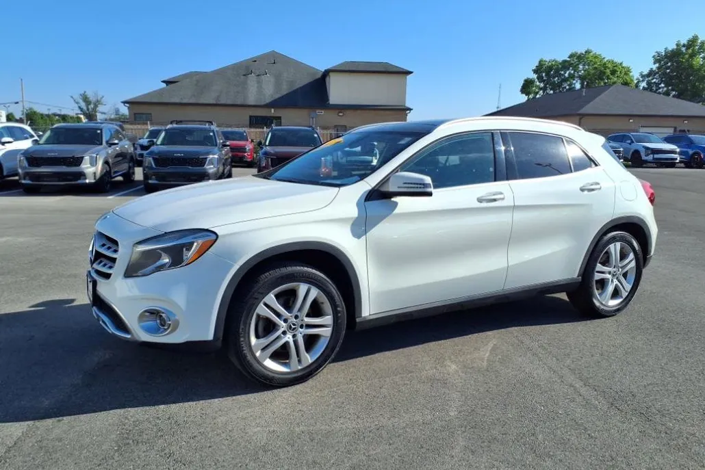 2018 Mercedes Benz GLA 250 4MATIC photo 1