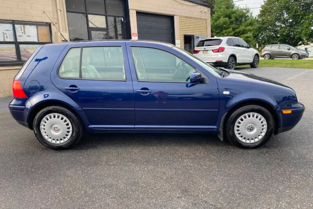 2002 Volkswagen Golf GLS photo 1
