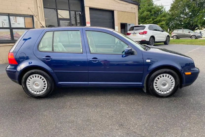 2002 Volkswagen Golf GLS photo 1