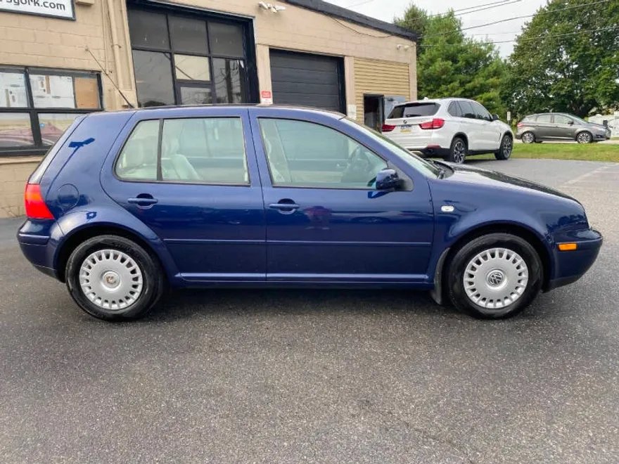 2002 Volkswagen Golf GLS photo 1