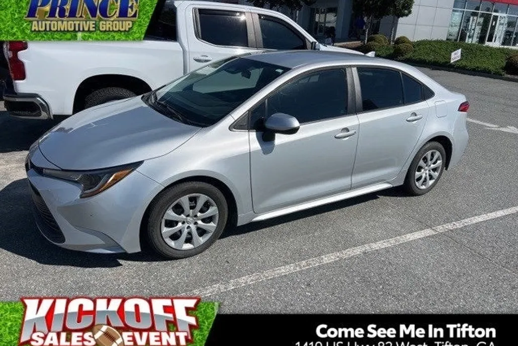 2023 Toyota Corolla LE photo 1