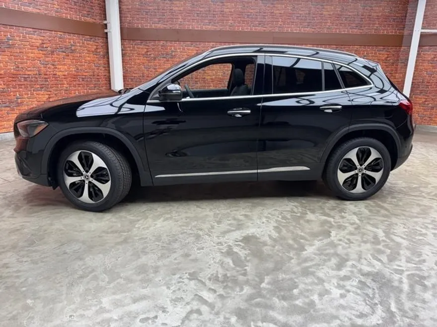 2026 Mercedes Benz GLA 250 4MATIC photo 1