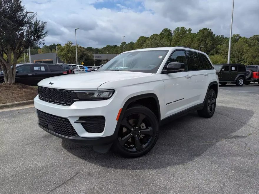 2023 Jeep Grand Cherokee Altitude photo 1