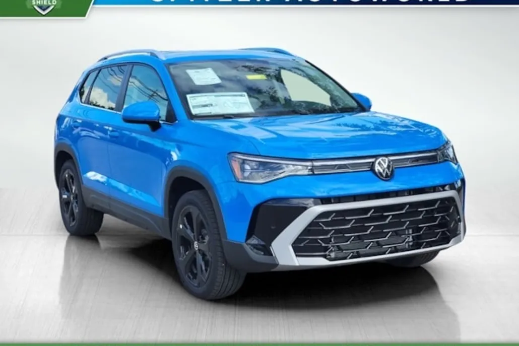 2025 Volkswagen Taos SEL photo 1