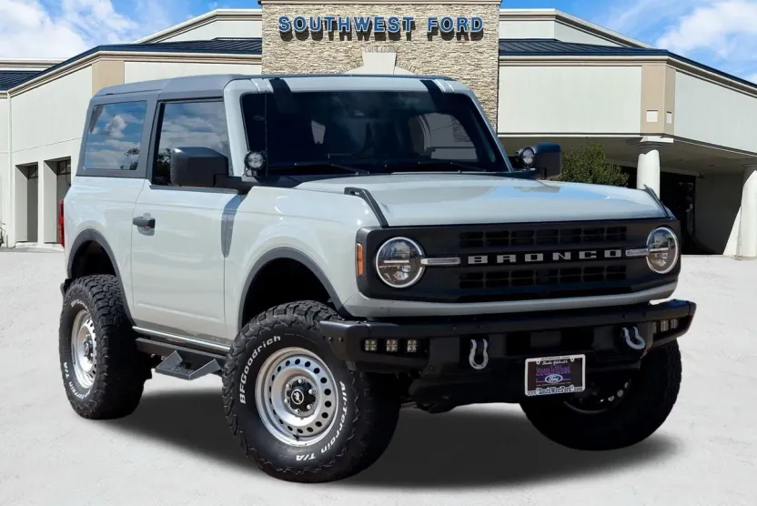 2022 Ford Bronco Base photo 1