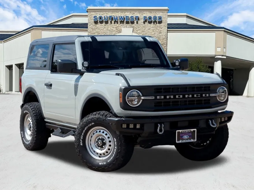 2022 Ford Bronco Base photo 1