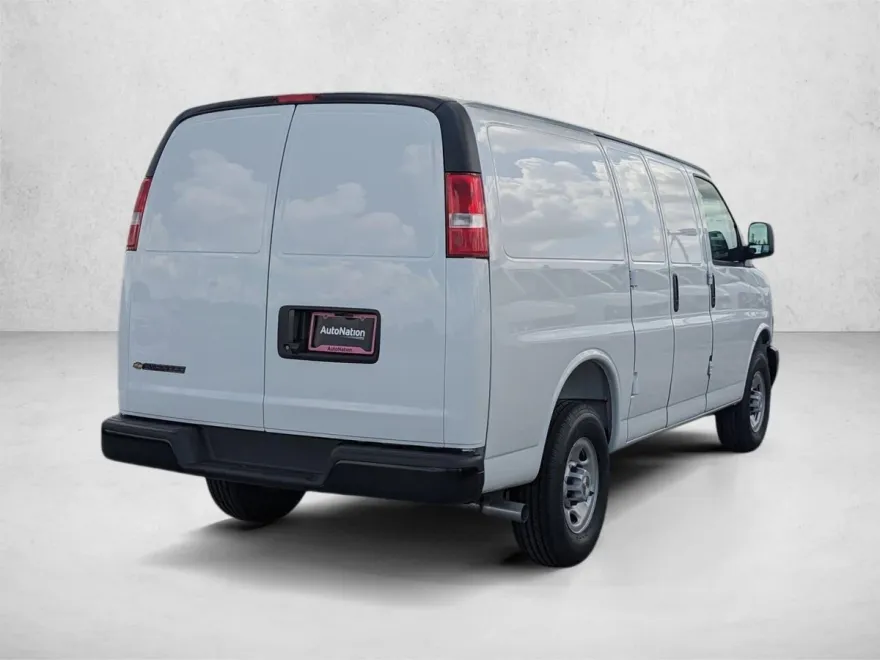 2025 Chevrolet Express Cargo 2500 Base photo 1