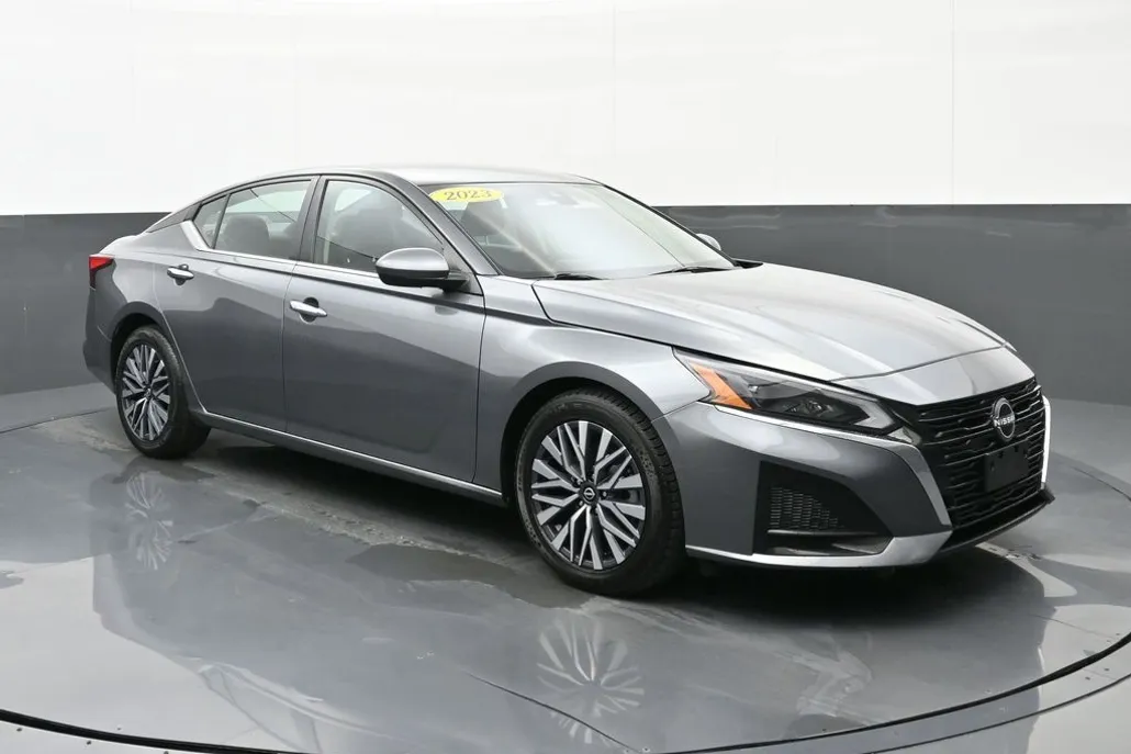 2023 Nissan Altima 2.5 SV photo 1