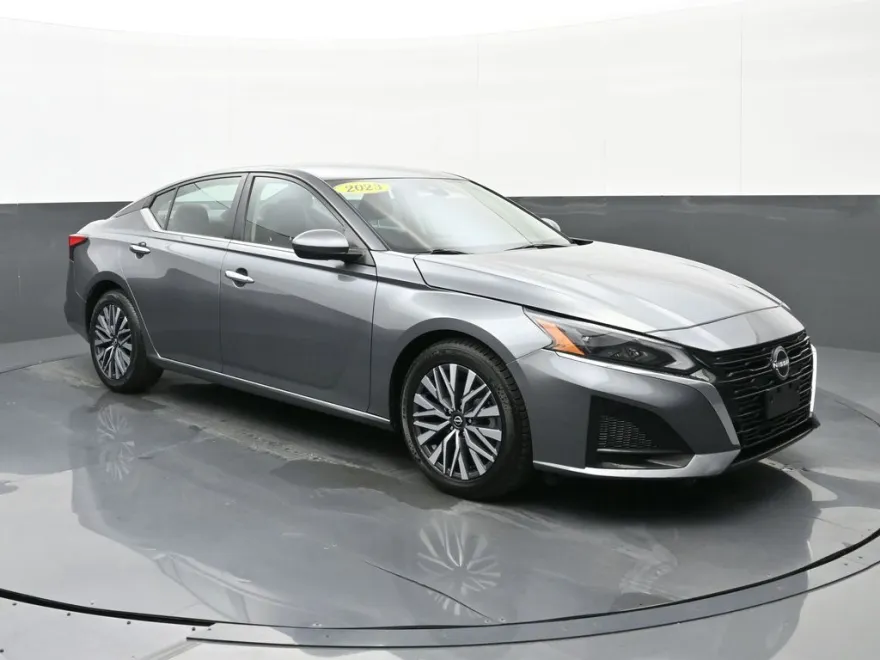 2023 Nissan Altima 2.5 SV photo 1