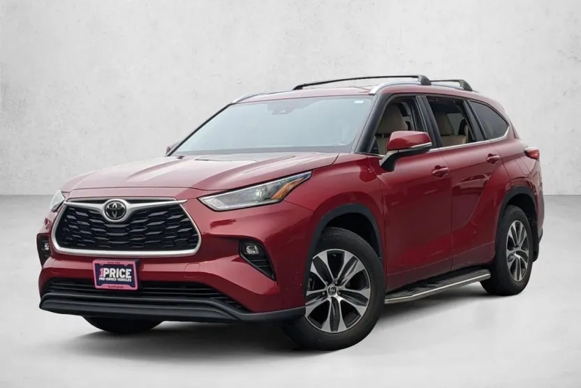 2021 Toyota Highlander XLE photo 1
