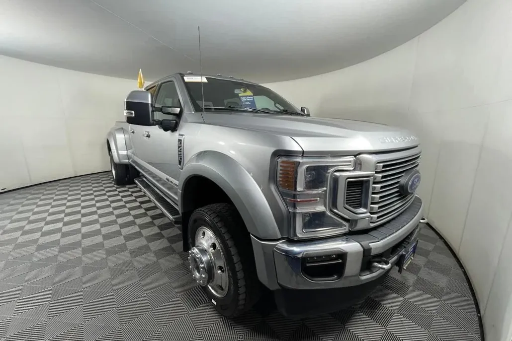 2022 Ford F-450 Lariat photo 1