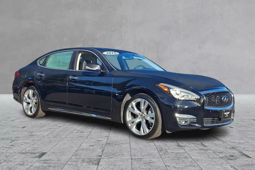 2018 Infiniti Q70L Luxe photo 1