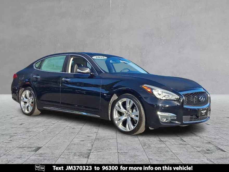 2018 Infiniti Q70L Luxe photo 1