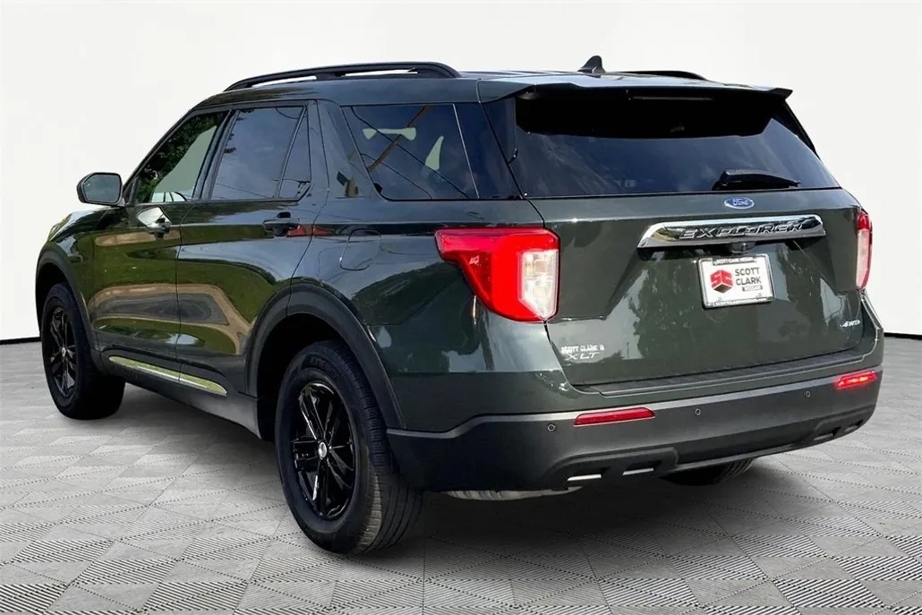 2022 Ford Explorer XLT photo 1