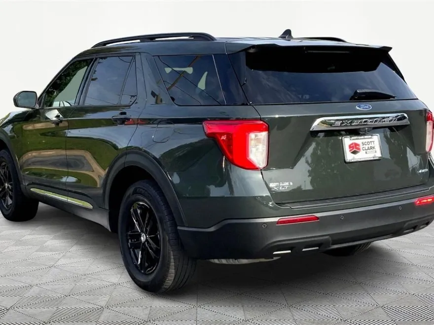 2022 Ford Explorer XLT photo 1