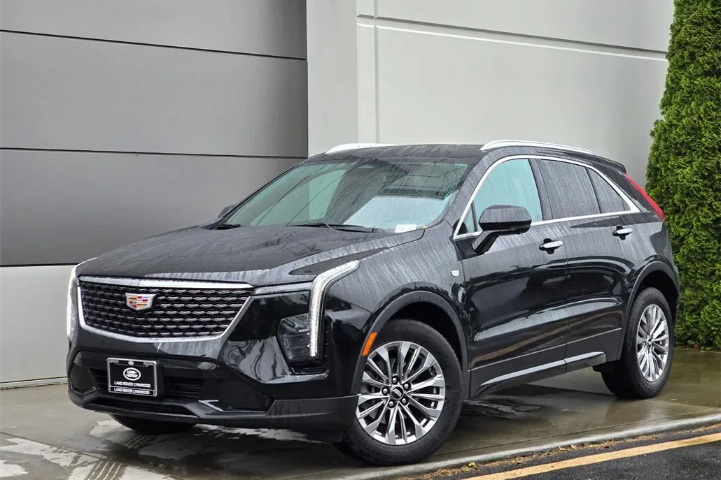 2025 Cadillac XT4 Premium Luxury photo 1