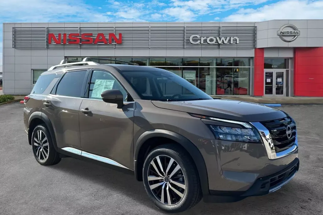 2025 Nissan Pathfinder Platinum photo 1