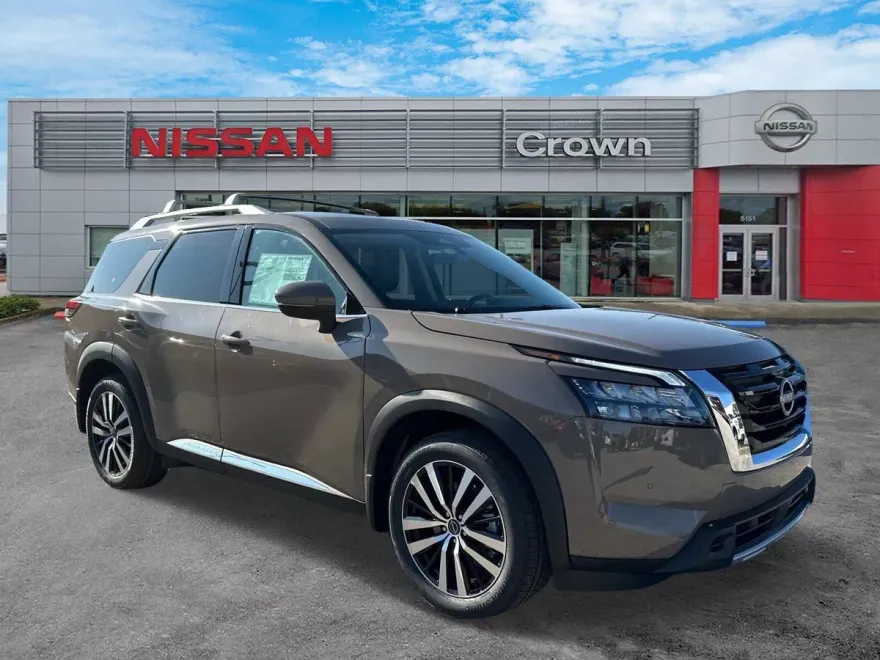 2025 Nissan Pathfinder Platinum photo 1