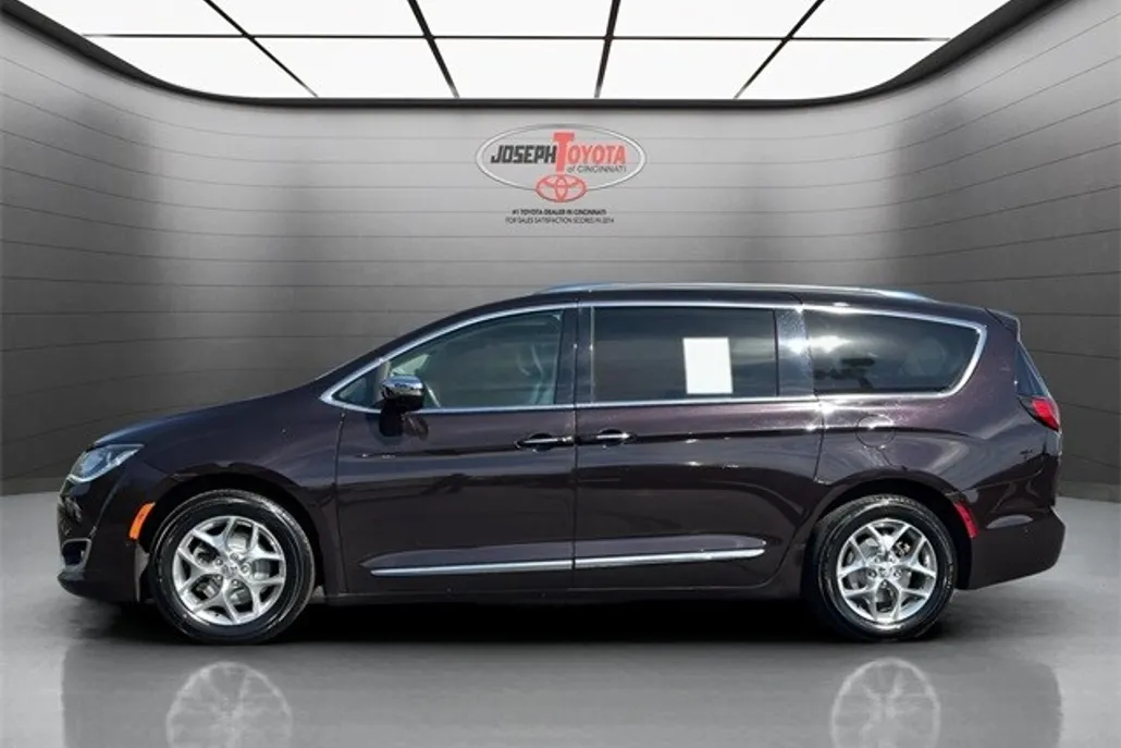 2019 Chrysler Pacifica Limited photo 1