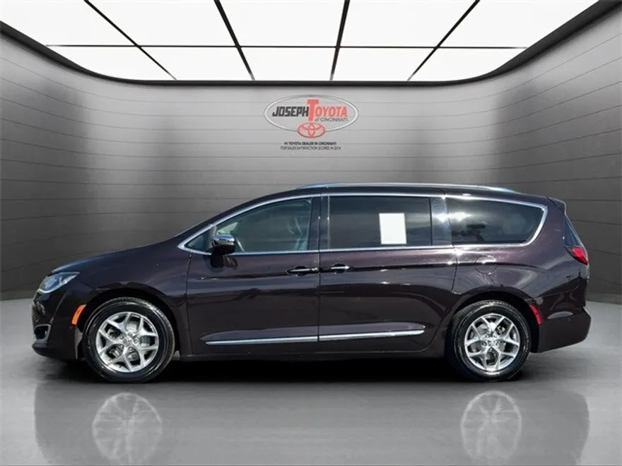 2019 Chrysler Pacifica Limited photo 1