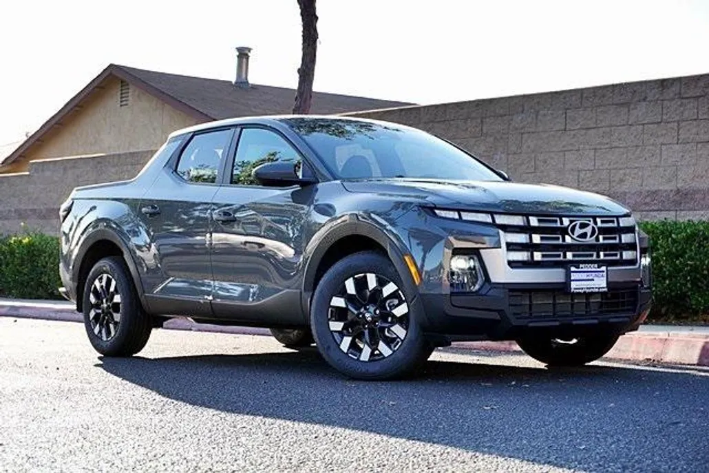 2025 Hyundai Santa Cruz SE photo 1