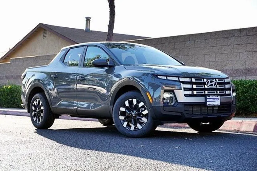 2025 Hyundai Santa Cruz SE photo 1