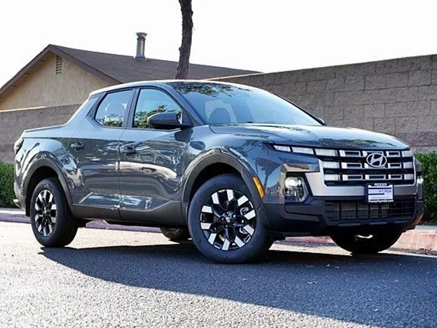 2025 Hyundai Santa Cruz SE photo 1